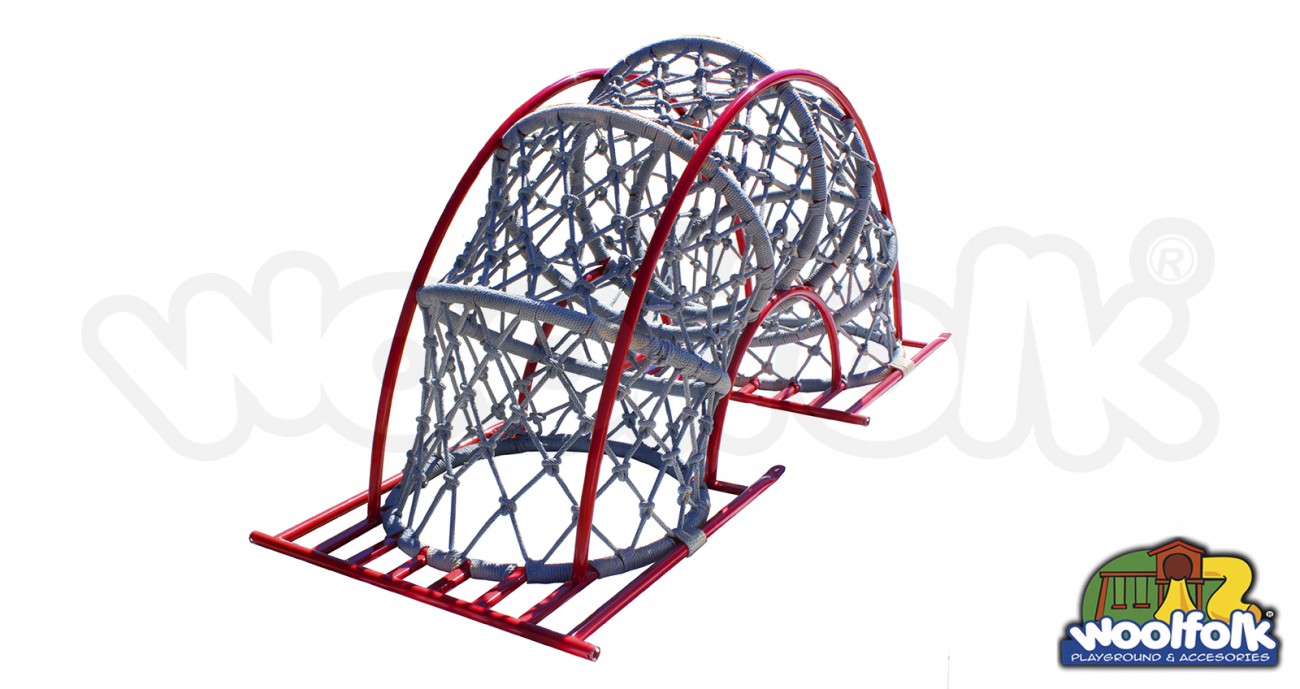 Estructura de acero tipo tobogán recubierto de pintura tipo poliéster y malla de cuerda de nylon y algodón. Modelo: TO040