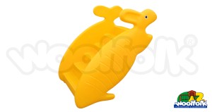 Panel tipo ventana para juegos infantiles de madera.