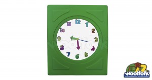 Panel tipo ventana para juegos infantiles de madera.
