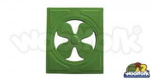 Panel tipo ventana para juegos infantiles de madera.