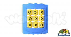 Panel tipo ventana para juegos infantiles de madera.