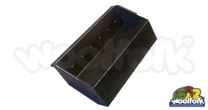 Plataforma metálica cuadrada para juegos infantiles con poste redondo.