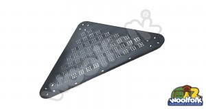 Plataforma metálica cuadrada para juegos infantiles con poste redondo.