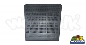 Plataforma metálica cuadrada para juegos infantiles con poste redondo.