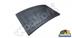 Plataforma metálica cuadrada para juegos infantiles con poste redondo.