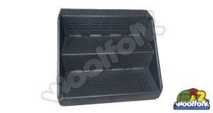 Plataforma metálica cuadrada para juegos infantiles con poste redondo.