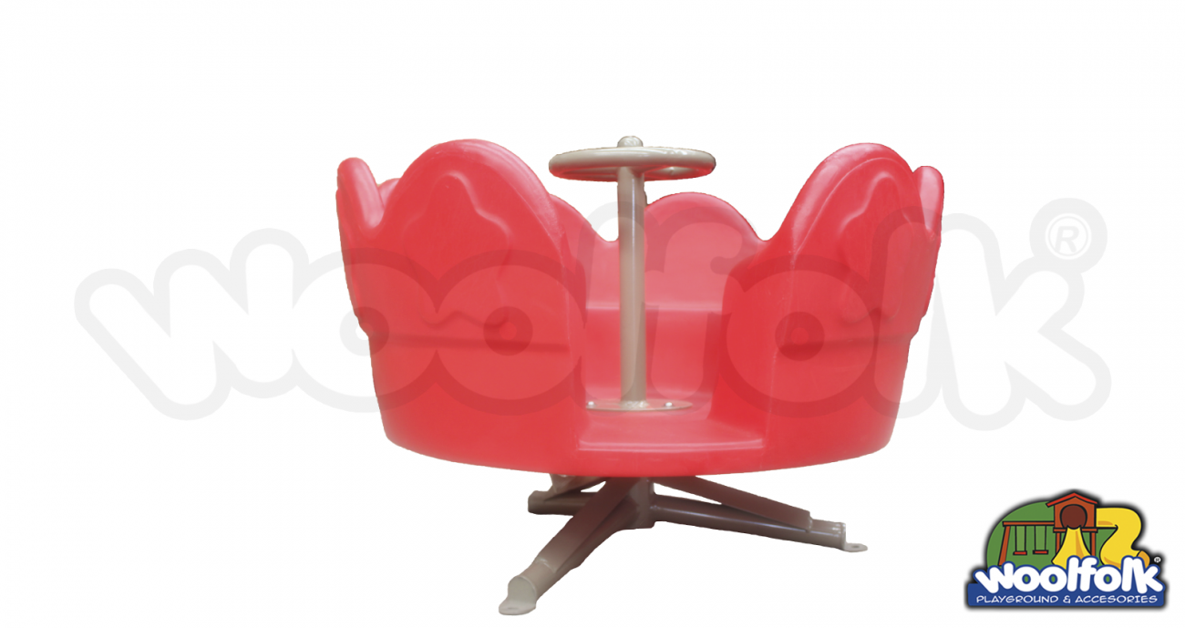 Montable infantil carrusel plástico con asientos tipo banca, respaldo, volante giratorio central y base metálica. Modelo: CMM011